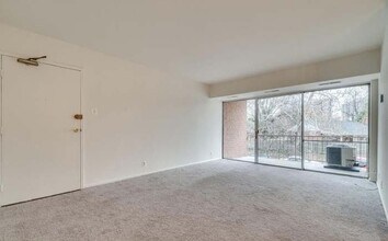 3700 N Rosser St, Unit 201 in Alexandria, VA - Foto de edificio - Building Photo