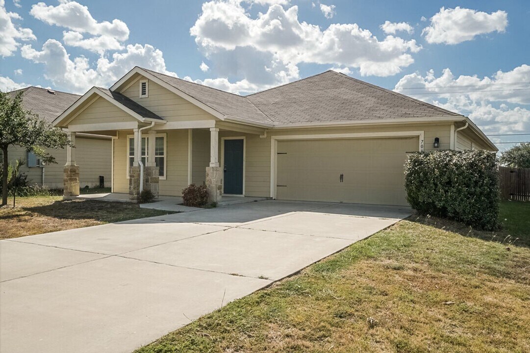 708 Comal Run in Hutto, TX - Building Photo
