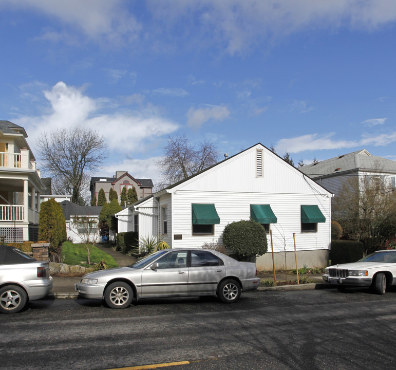 2471 NW Lovejoy St in Portland, OR - Building Photo