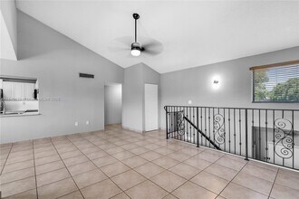 341 W Park Dr in Miami, FL - Building Photo - Building Photo