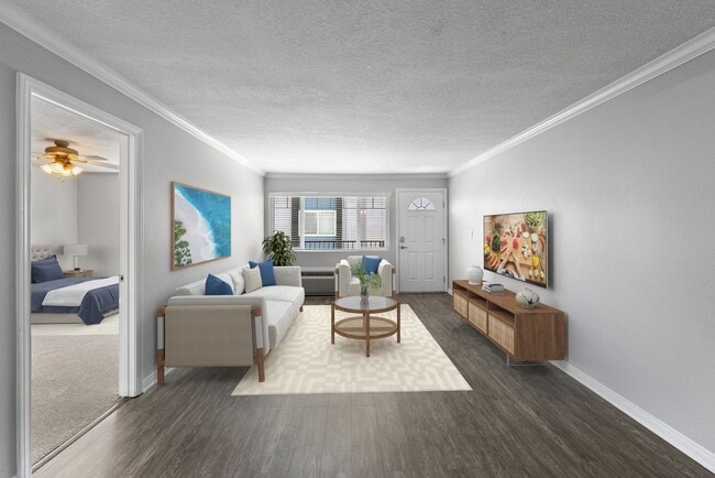 Villa Serrano Apartment Homes in Anaheim, CA - Foto de edificio - Building Photo