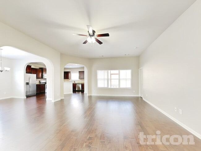 616 Fredericksburg Dr, Unit E101 in Gallatin, TN - Foto de edificio - Building Photo