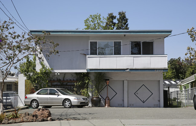 4235 Montgomery St in Oakland, CA - Foto de edificio - Building Photo