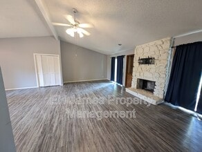 8220 S College Ave in Tulsa, OK - Building Photo - Building Photo