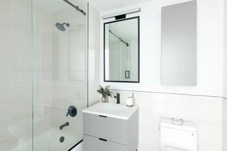 215 E 124th St-Unit -5C in New York, NY - Building Photo - Building Photo