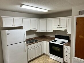 947 Don Dr in Fort Walton Beach, FL - Building Photo - Building Photo