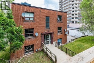 118 St Joseph's Dr in Hamilton, ON - Building Photo - Building Photo