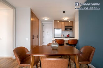 560 W 43rd St in New York, NY - Building Photo - Building Photo