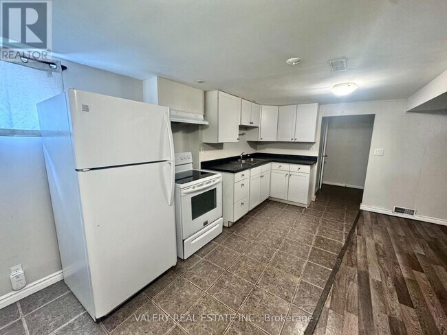 936 Somerville St in Oshawa, ON - Building Photo - Building Photo