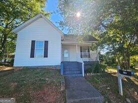 12 Boone Dr in Newnan, GA - Building Photo