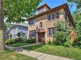 413 Chamberlain Ave in Madison, WI - Building Photo