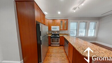 737 Parker St, Unit 1 in Boston, MA - Foto de edificio - Building Photo