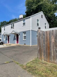 26-28-28 Alexander Dr in Bridgeport, CT - Building Photo - Building Photo