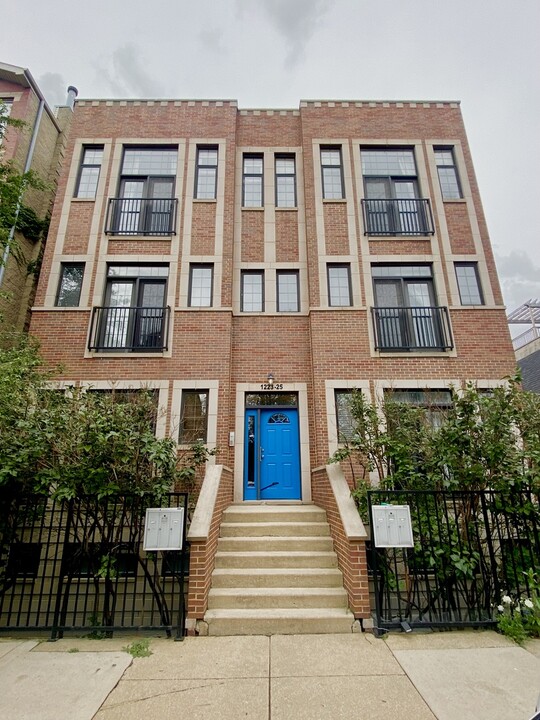 1225 N Greenview Ave in Chicago, IL - Building Photo