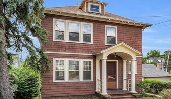 27 South Crescent Circuit, Unit A in Boston, MA - Building Photo