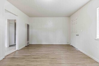 4025 S Walnut Rd in Turlock, CA - Building Photo - Building Photo