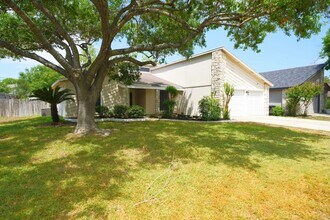 3218 Morning Trail in San Antonio, TX - Building Photo - Building Photo