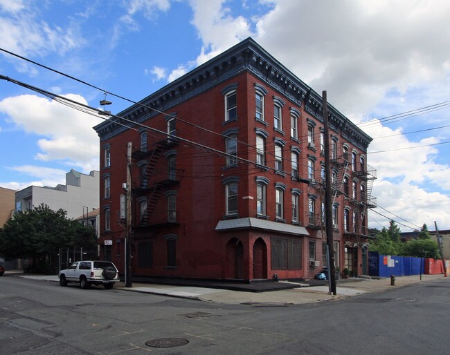 62 Green St in Brooklyn, NY - Building Photo - Building Photo