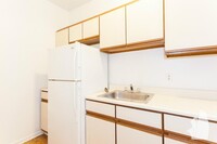 654 W Cornelia Ave, Unit 662-16 in Chicago, IL - Building Photo - Building Photo