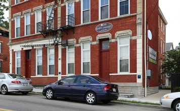 213-215 E University in Cincinnati, OH - Foto de edificio - Building Photo