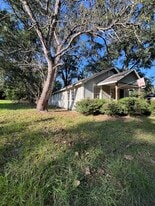 3622 S Fredonia St in Nacogdoches, TX - Building Photo