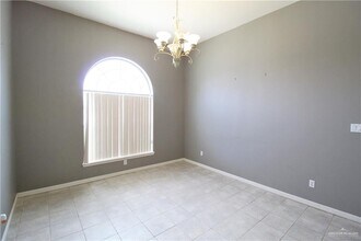 19 Cardinal Ave in McAllen, TX - Building Photo - Building Photo