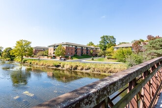 Riverwalk Apartments in Waukesha, WI - Foto de edificio - Building Photo