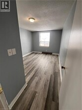 102 Kenilworth Ave N in Hamilton, ON - Building Photo - Building Photo