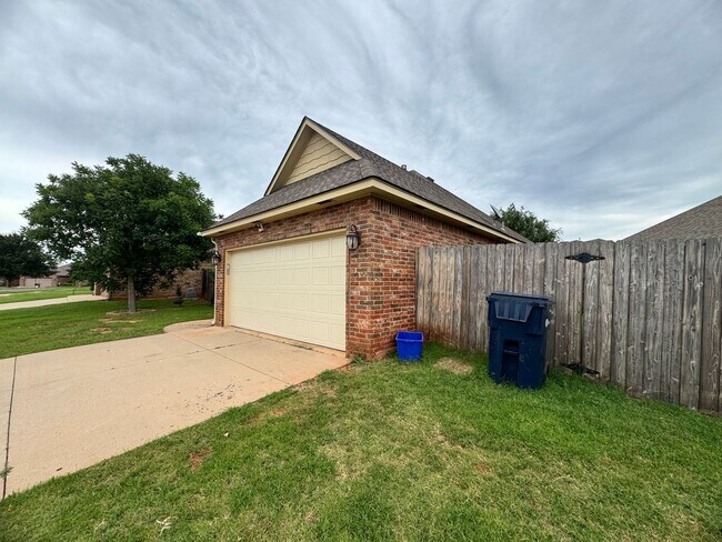 19112 Pinehurst Trail Dr in Edmond, OK - Building Photo - Building Photo