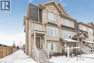 5038 Serena Dr in Beamsville, ON - Building Photo - Building Photo