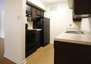 Cambridge Apartments in Baton Rouge, LA - Building Photo - Building Photo