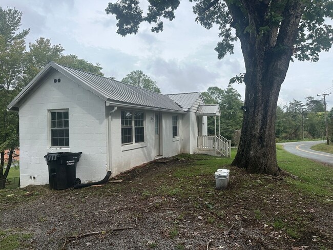 619 Texas Hollow Rd in Salem, VA - Building Photo - Building Photo