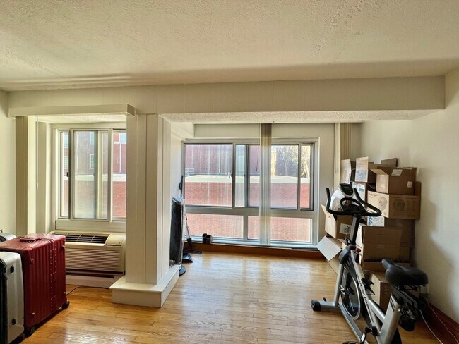 4 Trowbridge Pl in Cambridge, MA - Building Photo - Building Photo