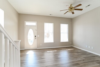 4248 Spring Oak Dr in Charlotte, NC - Foto de edificio - Building Photo