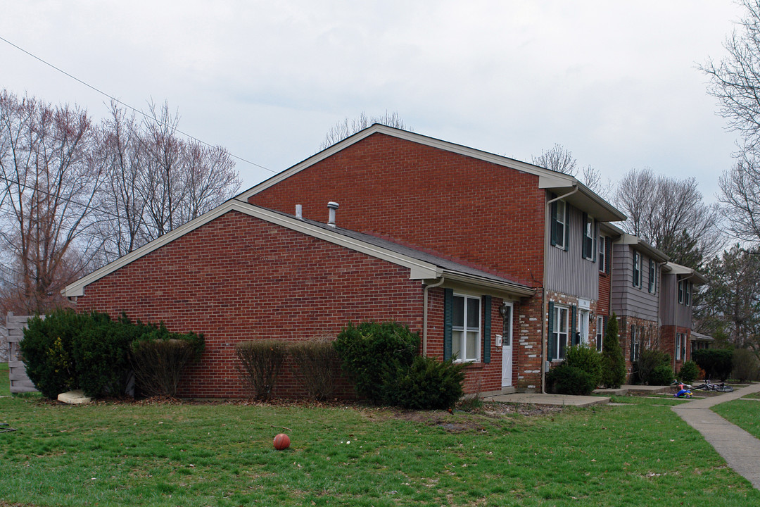 7402-7418 Shenandoah Dr in Florence, KY - Building Photo