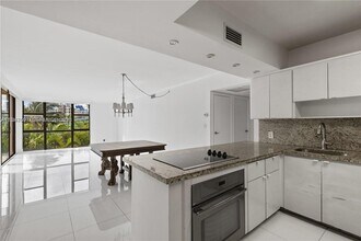 20335 W Country Club Dr in Aventura, FL - Building Photo - Building Photo