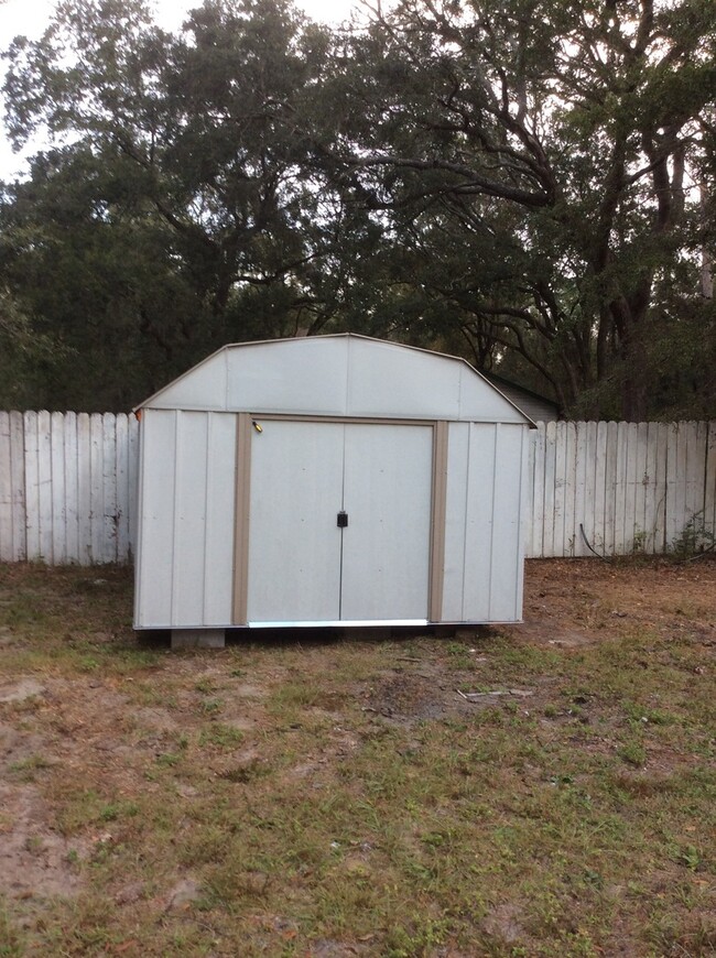 37 Montgomery Dr in Crawfordville, FL - Building Photo - Building Photo