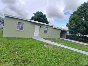 18020 NW 5th Ave in Miami, FL - Building Photo - Building Photo