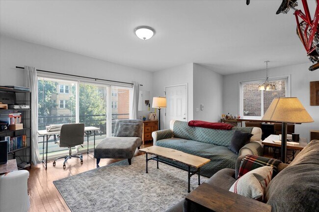 3528 W Shakespeare Ave in Chicago, IL - Building Photo - Building Photo