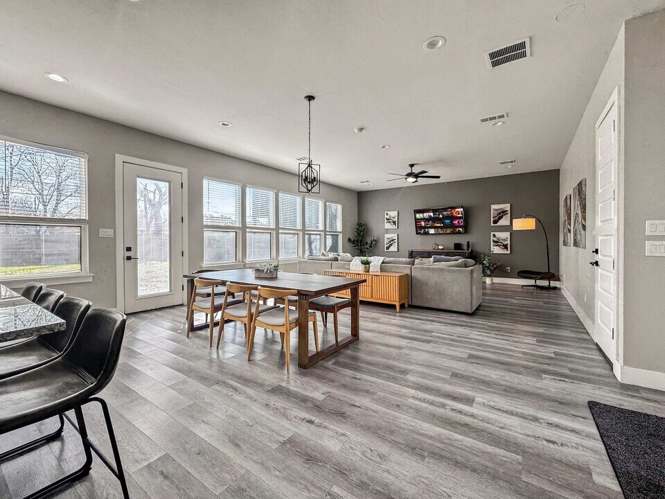 2408 Pennsylvania Ave in Dallas, TX - Building Photo