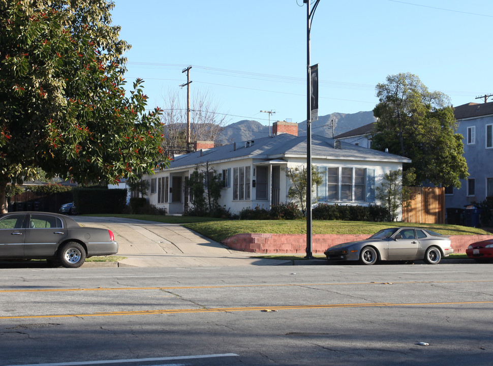 1813 W Victory Blvd in Burbank, CA - Building Photo