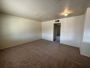 3 W Main St in Bloomfield, NM - Building Photo - Building Photo
