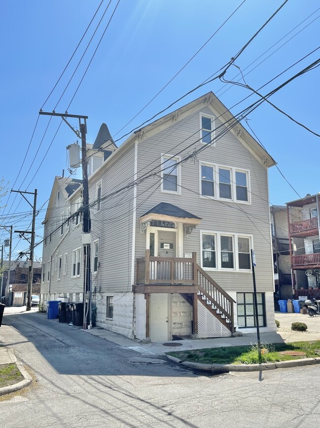 property at 2947 W Cortland St