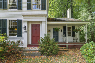 102 Main St in Sheffield, MA - Foto de edificio - Building Photo