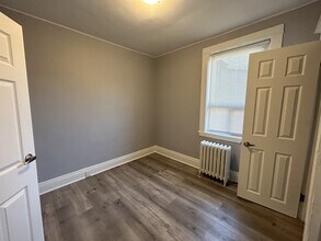 128 Carrick Ave in Hamilton, ON - Building Photo - Building Photo
