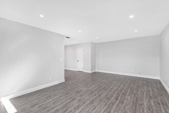 18545 Clark Street in Tarzana, CA - Building Photo - Interior Photo