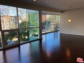 1545 S Bentley Ave in Los Angeles, CA - Building Photo - Building Photo