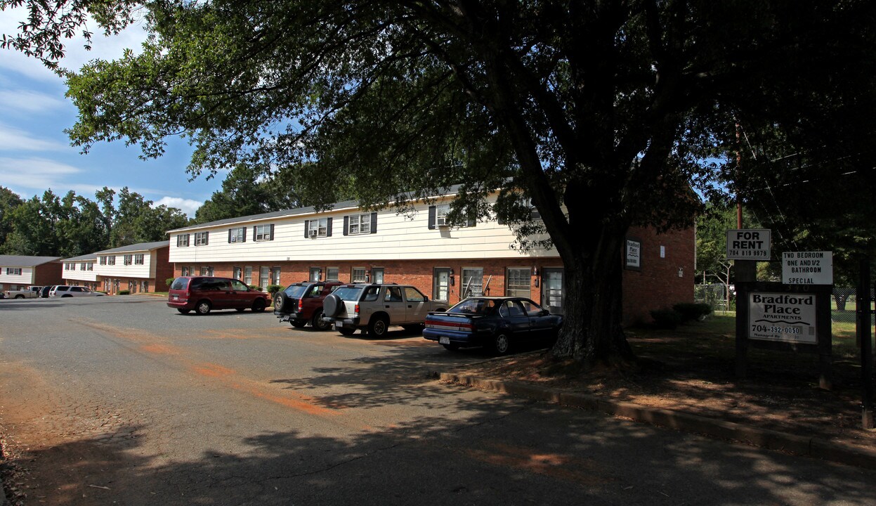 Bradford Apartments in Charlotte, NC - Foto de edificio