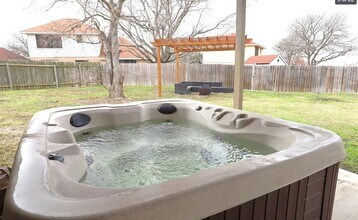 5811 Bear Lake Dr in San Antonio, TX - Building Photo - Building Photo