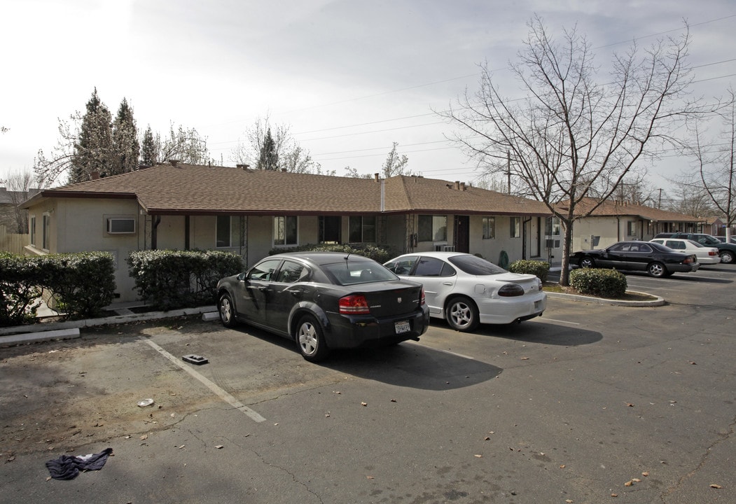 2630 Darwin St in Sacramento, CA - Building Photo